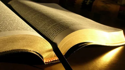 BIBLIA a fost RESCRISĂ. Un francez consideră ce este prost scrisă din punct de vedere literar