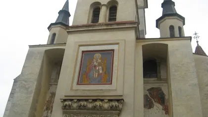 Misterul globului de aur ASCUNS de o biserică din Braşov