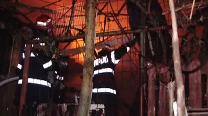 Incendiu puternic în Hunedoara. O casă a fost mistuită de flăcări