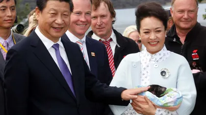 Prima Doamnă a Chinei s-a fotografiat cu un DIAVOL tasmanian