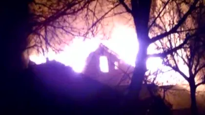 INCENDIU de PROPORŢII în Maramureş: O casă a fost mistuită de flăcări VIDEO