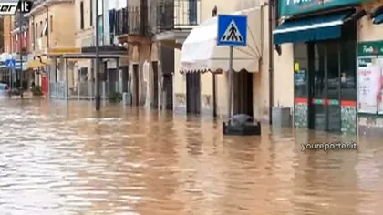 Italia se confruntă din nou cu vremea extremă. Autorităţile au emis cod roşu de furtuni VIDEO