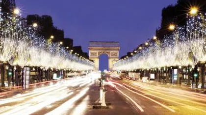 Parisul a aprins LUMINILE de Crăciun pe Champs Elysees GALERIE FOTO VIDEO