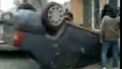 Accident grav în Suceava. O maşină s-a răsturnat de mai multe ori VIDEO