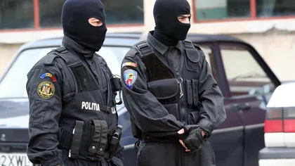 PERCHEZIŢII. Angajat al Penitenciarului din Drobeta, suspect de legături cu grupări infracţionale