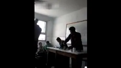 EXPERIMENTUL EŞUAT al unui PROFESOR de CHIMIE era să arunce o şcoală în aer: Elevii au ajuns la spital VIDEO
