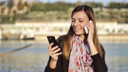 Cum să previi iritaţiile şi coşurile cauzate de telefonul tău mobil