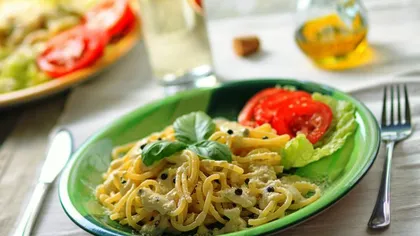 REŢETA ZILEI: Spaghete cu sos de brânză şi piper