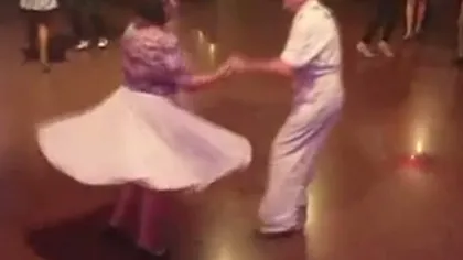 Imagini DEMENŢIALE cu doi bătrâni din Spania. Dansul lor face FURORI pe Internet VIDEO
