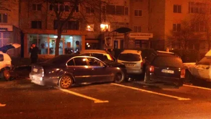 Accident grav: Un BMW a spulberat cinci maşini parcate regulamentar. VIDEO