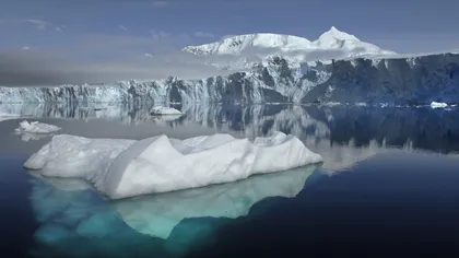 Antarctica pierde gheaţă cât greutatea Everestului la fiecare doi ani