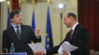 Antonescu se gândeşte să se retragă din politică şi din PNL dacă devine coleg de partid cu Traian Băsescu