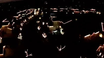 SUA: Un cartier întreg a fost decorat cu luminiţe de Crăciun sincronizate pe ritmurile unei melodii VIDEO