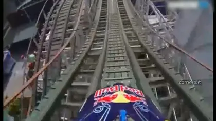 Senzaţii tari pe un roller coaster. Un motociclist CELEBRU a făcut o cascadorie periculoasă VIDEO