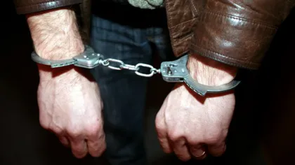 Şase suspecţi arestaţi preventiv într-un dosar de cămătărie şi şantaj