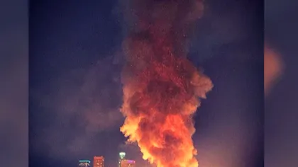 Incendiu de proporţii în Los Angeles: Complex de apartamente în construcţie, cuprins de flăcări VIDEO