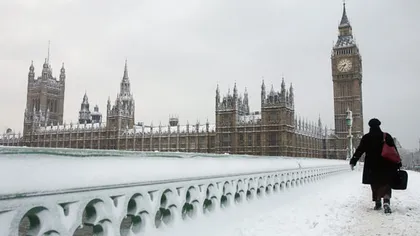 Transporturile din Marea Britanie, GRAV AFECTATE de zăpadă: Un zbor de la Bucureşti a fost DEVIAT