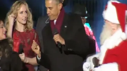 Obama a aprins luminile din bradul de Crăciun din faţa Casei Albe. Vezi dansul preşedintelui VIDEO