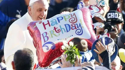 Ajutor de la Domnul: Papa Francisc a împărţit saci de dormit pentru oamenii fără adăpost