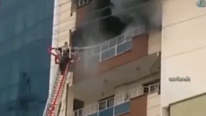 Tragedie în Turcia: Un pompier care încerca să stingă un incediu a murit în timpul intervenţiei VIDEO