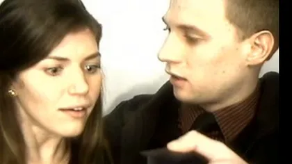 Reacţia de MILIOANE a unei tinere atunci când a fost cerută în CĂSĂTORIE într-un loc INEDIT VIDEO