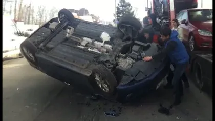 A văzut moartea cu ochii. O şoferiţă grăbită s-a răsturnat cu maşina pe centura Piteştiului VIDEO