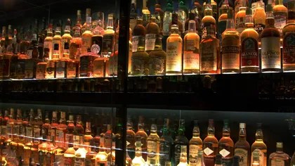 Au spart depozitul şi au furat 15.000 de sticle de whiskey VIDEO