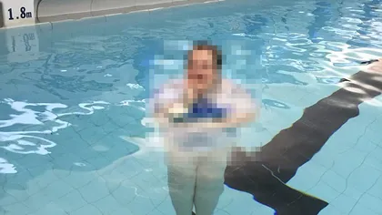 Cum arată GEAMANDURA UMANĂ. O femeie sfidează gravitaţia şi nu se poate scufunda NICIODATĂ în APĂ VIDEO