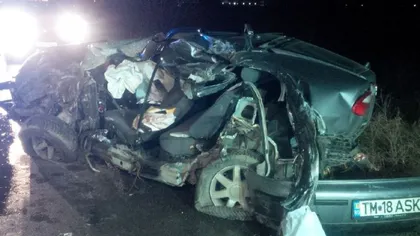 Un şofer de 22 de ani mort, după ce a intrat cu maşina într-un microbuz. FOTO şi VIDEO