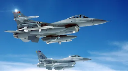 Ameninţare cu BOMBĂ: Două avioane de luptă F-16 au escortat două aeronave de pasageri