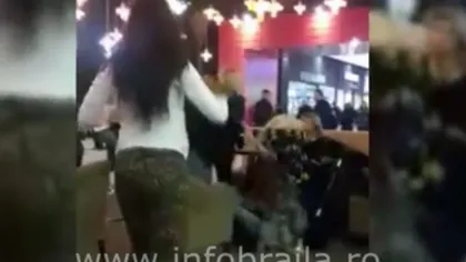 Bătaie CRÂNCENĂ între femei la mall VIDEO