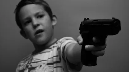 Se întâmplă în America: Armele de foc ucid tot mai mulţi copii. Încă o victimă nevinovată