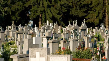 O tânără din Timişoara a vrut să se sinucidă pe mormântul iubitului, după ce acesta a murit în accident FOTO