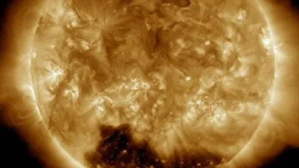 NASA, în ALERTĂ. O gaură URIAŞĂ a apărut pe suprafaţa Soarelui