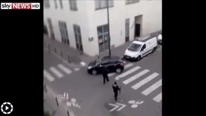 NOI imagini ŞOCANTE cu atentatul terorist de la Charlie Hebdo: Ce fac jihadiştii imediat după măcel VIDEO