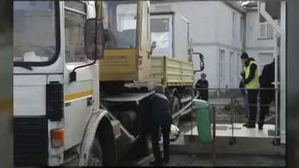 Muncitor strivit între utilaje, în curtea unui liceu din Botoşani VIDEO