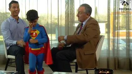 Super AMUZANT. Deghizat în Superman, Ronaldo Jr. a întrerupt un interviu al tatălui său VIDEO