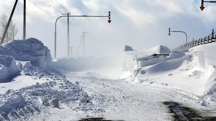 Japonia se află sub nămeţi. Viscol cu căderi masive de zăpadă şi vizibilitate aproape de zero