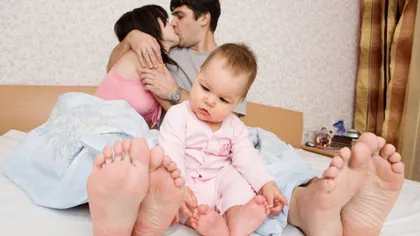 Sex în acelaşi pat cu copilul! Sunteţi pro sau contra acestei practici?