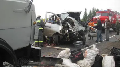 Accident GRAV. Un microbuz s-a ciocnit frontal de un camion: 11 morţi