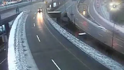 Accident grav: S-a prăbuşit în gol de pe o pasarelă de pe autostradă. VIDEO