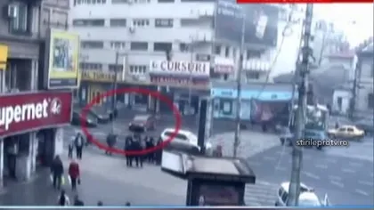Imagini de la tragedia din centrul Capitalei. Accidentul a fost surprins de camerele de supraveghere VIDEO