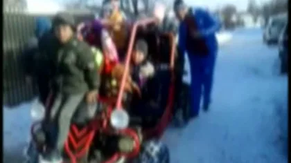 Imagini uluitoare în Tulcea. 10 copii, înghesuiţi de părinţi într-un ATV