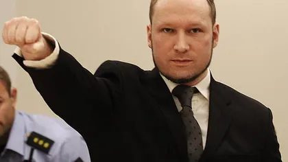 Anders Behting Breivik, care a ucis 77 de oameni la Oslo, a făcut salutul nazist în instanţă