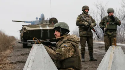 Ucraina: Armata este ÎNCERCUITĂ de separatiştii proruşi. Mai mulţi militari sunt ostatici. Ce vrea Putin