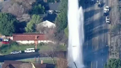 Fântână arteziană într-un oraş din California, după ce un şofer a lovit un hidrant VIDEO
