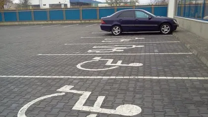 Incredibil ce a păţit un şofer cu handicap după ce şi-a parcat maşina pe locurile de parcare speciale