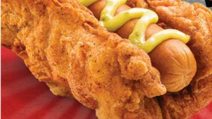 KFC lansează hot-dog-ul fără pâine