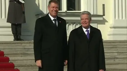 VIZITĂ GERMANIA. Klaus Iohannis, primit la palatul prezidențial de Joachim Gauck