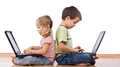 Accesul copiilor la calculator ar putea fi LIMITAT. Ce RISCĂ părinţii care nu respectă regula